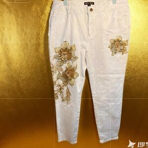 Boston Proper White Pants with Gold Floral Embellishments Excellent Condition